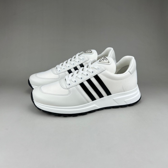 プラダメンズクラシックホワイトスニーカーa02772