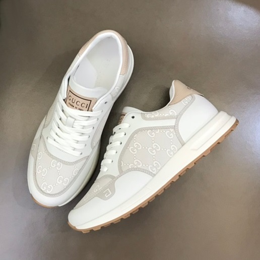 グッチメンズクラシックホワイトスニーカーc05080
