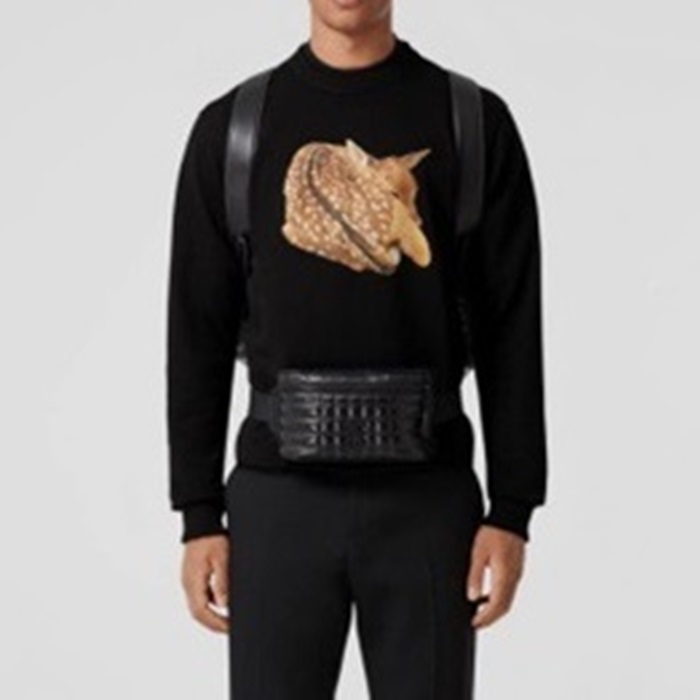 バーバリーメンズクルーネックブラックスウェットシャツr04496