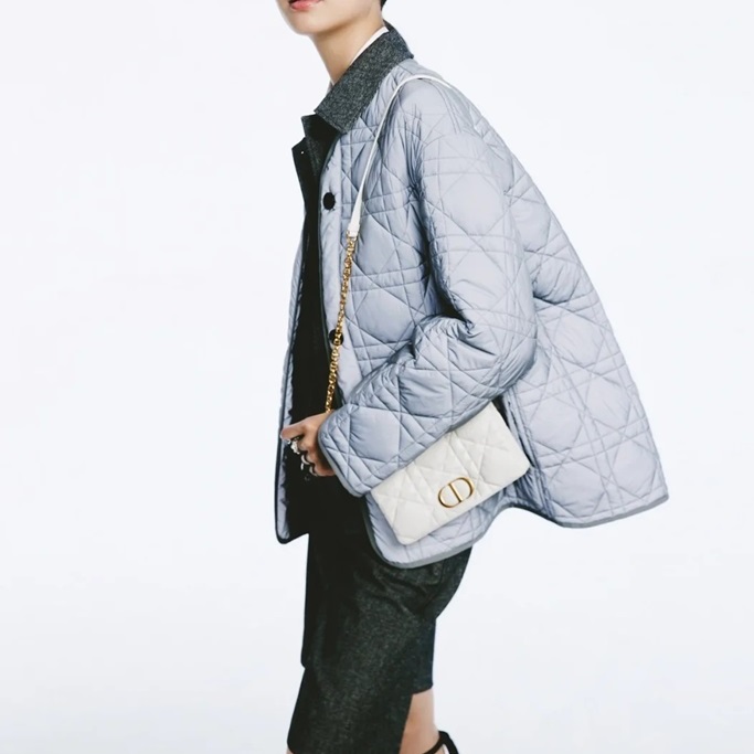 ディオールレディースカロホワイトチェーンバッグo02070