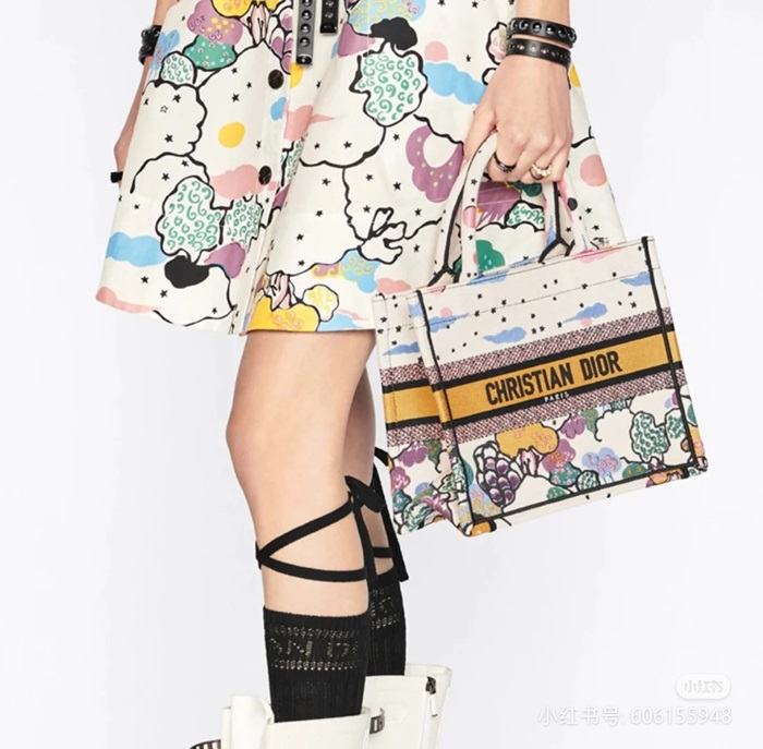 ディオールレディースイエローブックトートバッグo02103