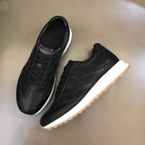 グッチメンズクラシックブラックスニーカーc05139