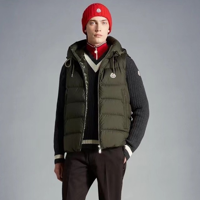 モンクレールメンズグリーンダウンベストc02512