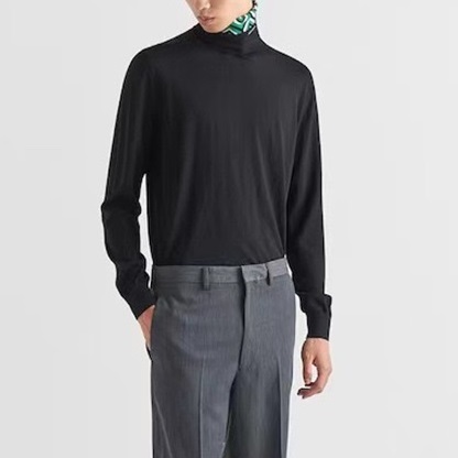 プラダメンズタートルネックブラックニットa02826