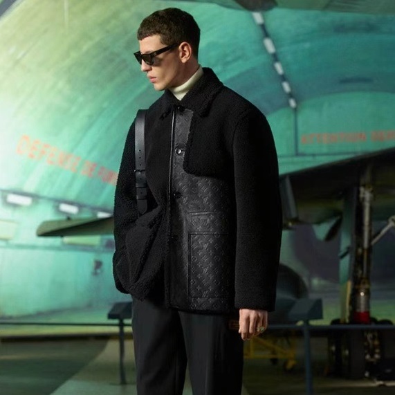 ルイヴィトンメンズブラックレザージャケットu05301