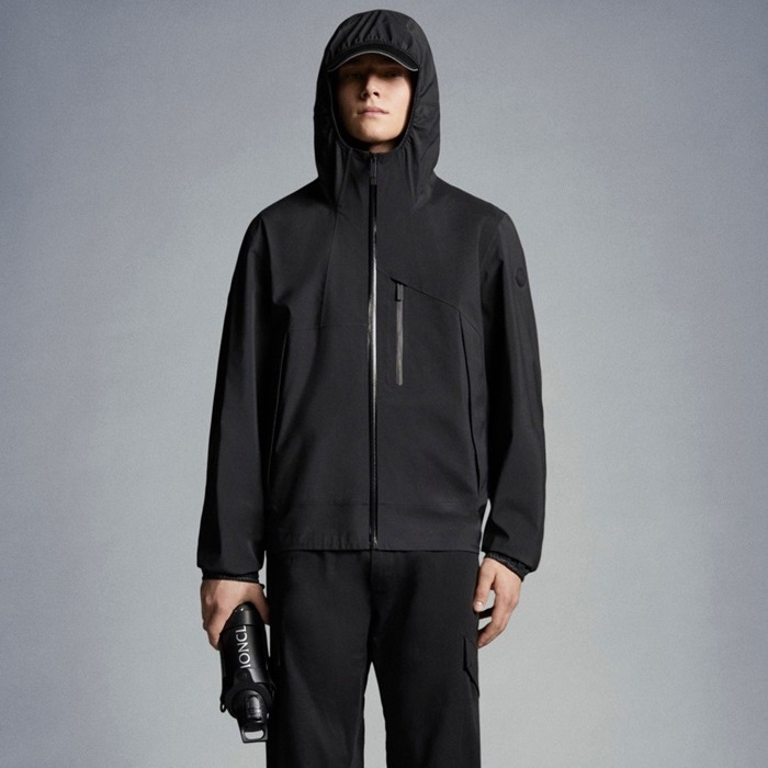 モンクレールメンズミニマルブラックジャケットc02523