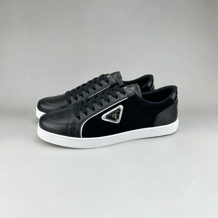 プラダメンズクラシックブラックスニーカーa02864