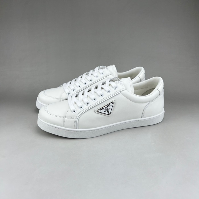 プラダメンズクラシックホワイトスニーカーa02865