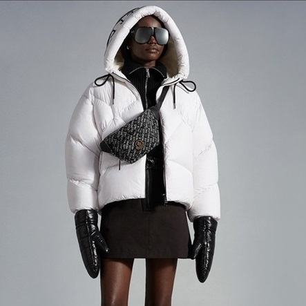 モンクレールレディースダウンホワイトパディングc02565