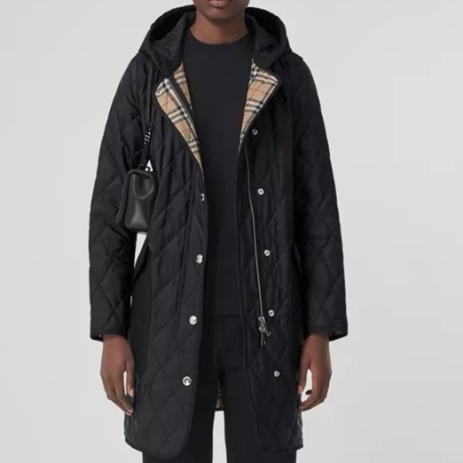 バーバリーレディースブラックダウンコートr04575