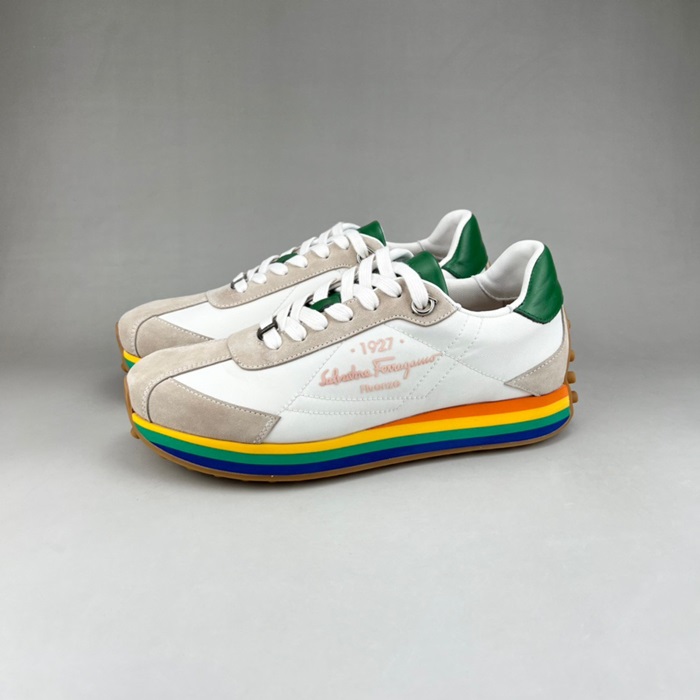 サルヴァトーレフェラガモメンズホワイトスニーカーr0361