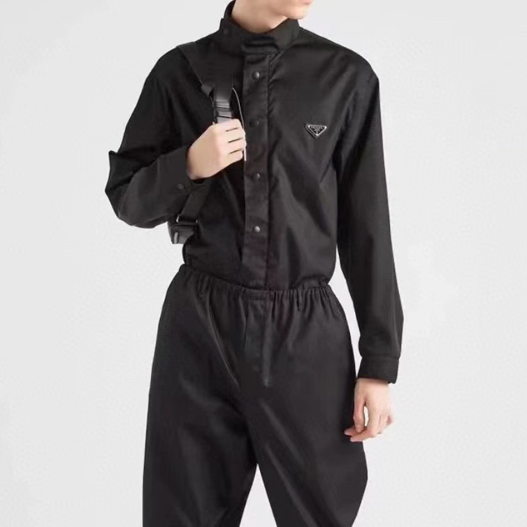 プラダメンズモダンブラックシャツr26