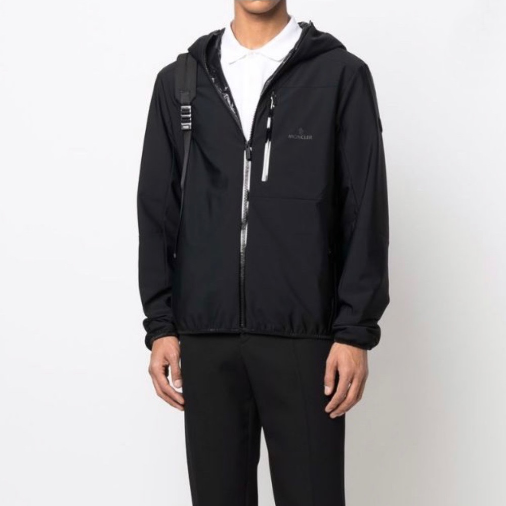モンクレールメンズブラックダウンジャケットo17
