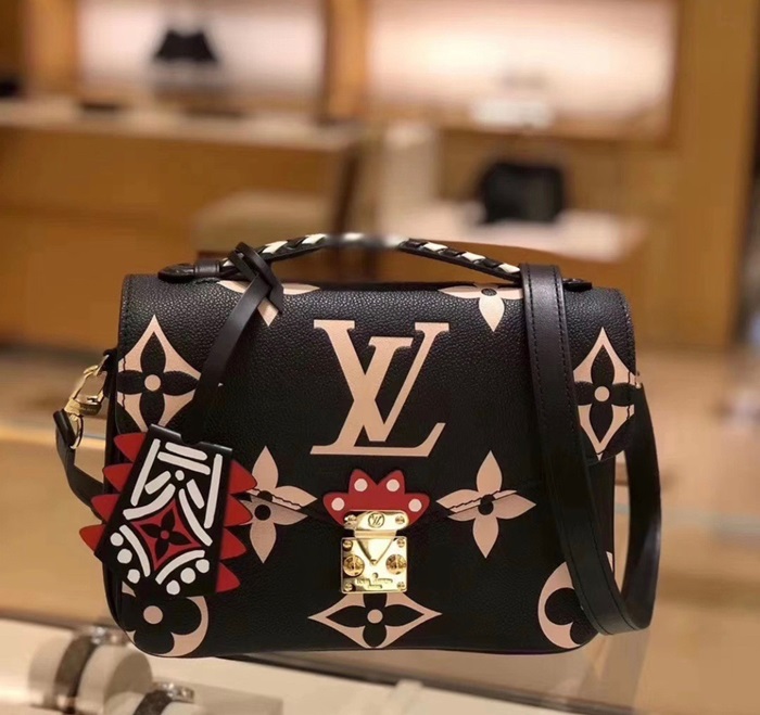 ルイヴィトンレディースブラックポシェットバッグv67