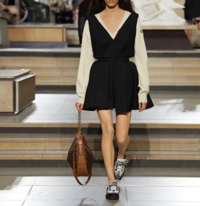 ルイヴィトンレディースブラウンショルダーバッグv111