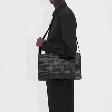 ボッテガヴェネタメンズブラックカセットバッグv0468