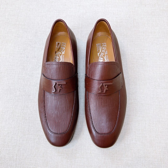 サルヴァトーレフェラガモメンズブラウンローファーf01