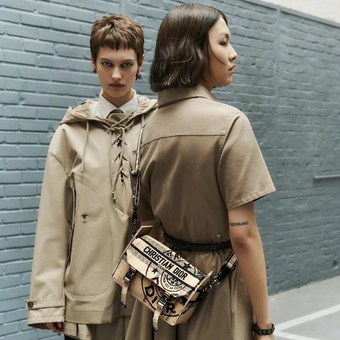 ディオールユニセックスイニシャルベージュキャンプバッグi58