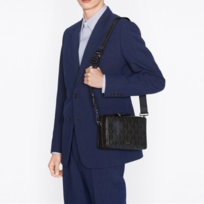 ディオールメンズブラッククロスバッグi70