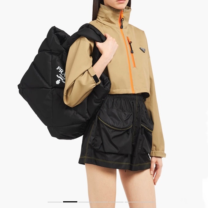 プラダレディースブラックトートバッグr65