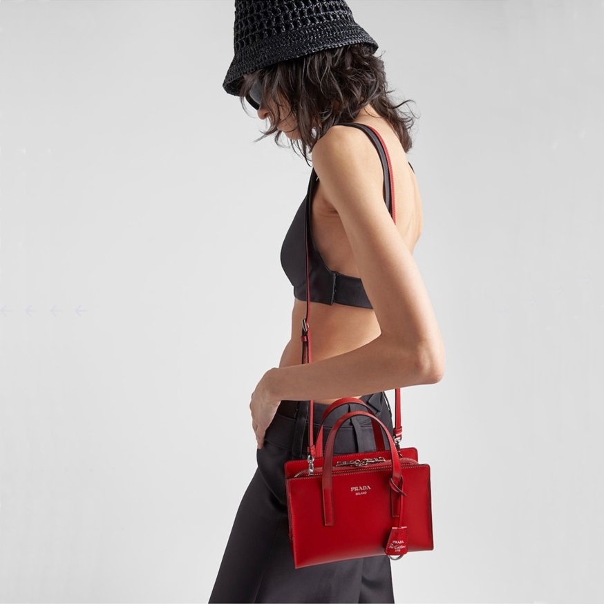 プラダレディースレッドショルダーバッグr92