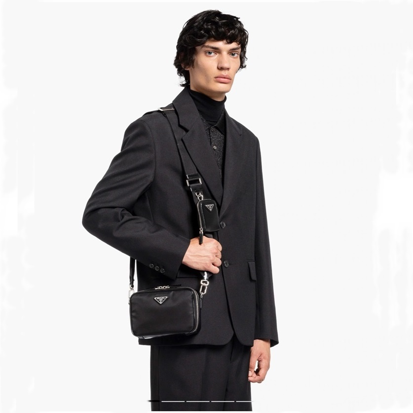 プラダメンズブラックカメラバッグr117