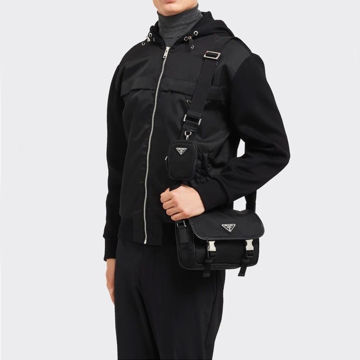 プラダメンズブラッククロスバッグr126