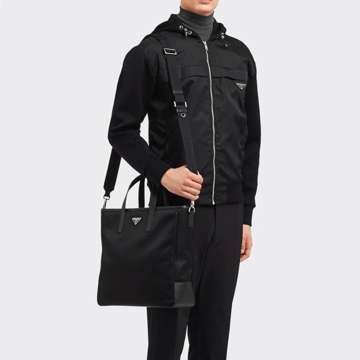 プラダメンズブラッククロスバッグr142