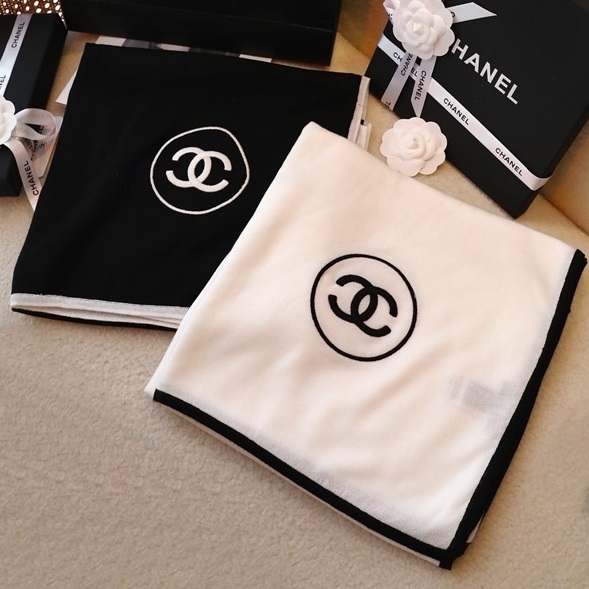 シャネルレディースホワイトマフラーh44