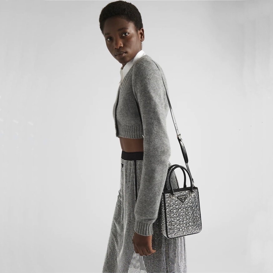 プラダレディースブラックショルダーバッグr243