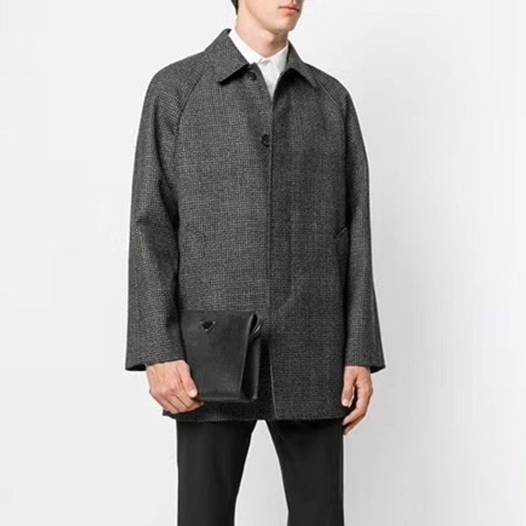 プラダメンズブラッククラッチバッグr260