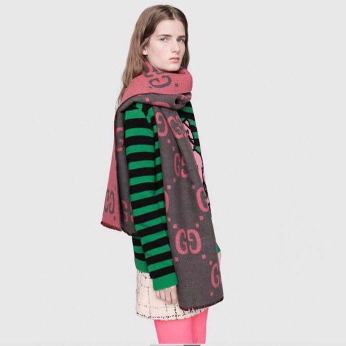 グッチレディースピンクマフラーu125