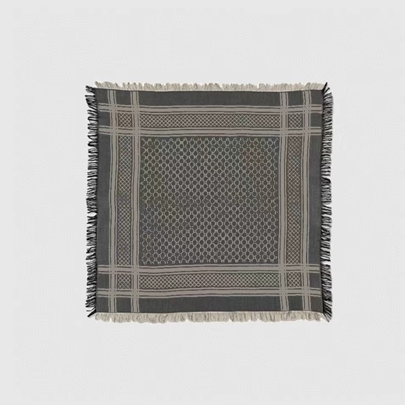 グッチユニセックスグレーマフラーu130