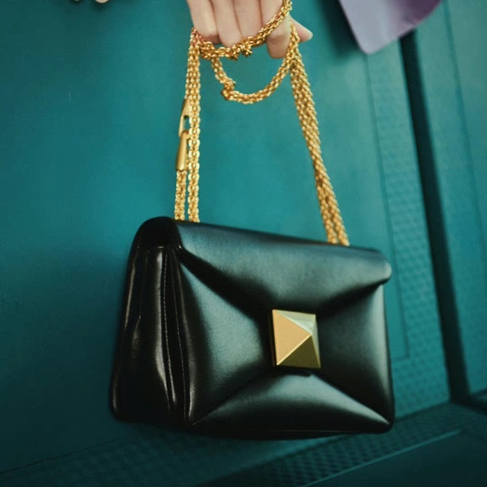 ヴァレンティノレディースブラックショルダーバッグl328