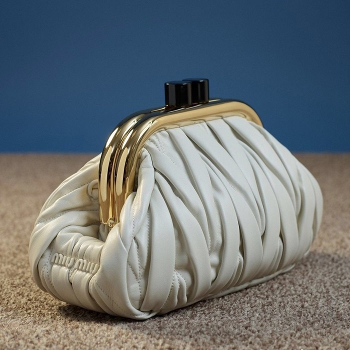 ミュウミュウレディースホワイトマトラッセバッグu286