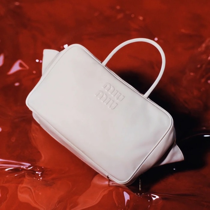 ミュウミュウレディースホワイトトートバッグu289