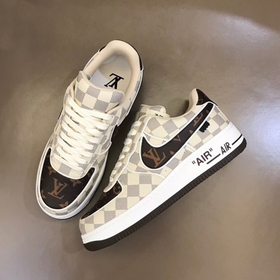 ルイヴィトンメンズブラウンスニーカーv389