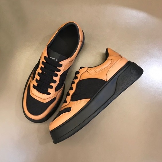 グッチユニセックスキャメルスニーカーu193