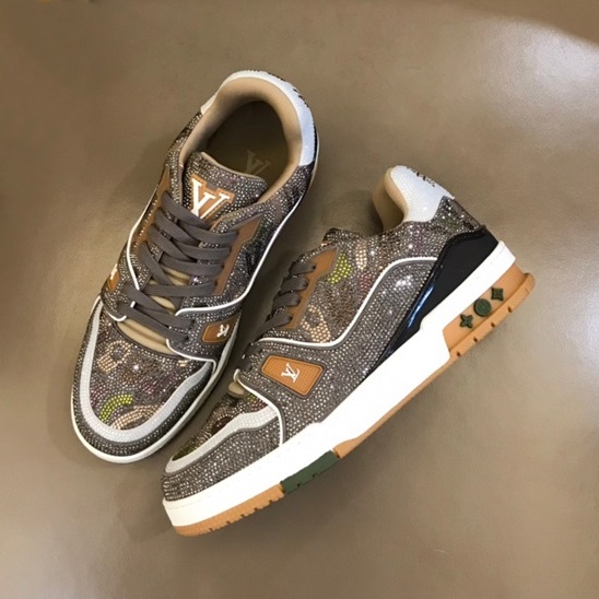 ルイヴィトンメンズブラウンスニーカーv401