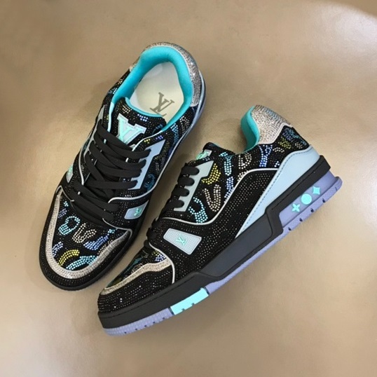 ルイヴィトンメンズブラックスニーカーv402