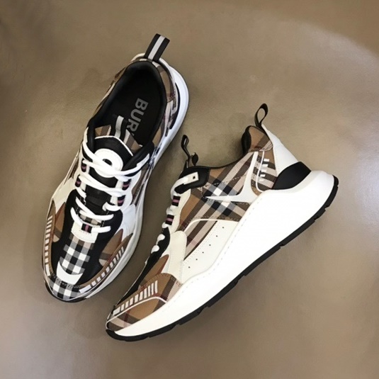 バーバリーメンズトレンディキャメルスニーカーu80