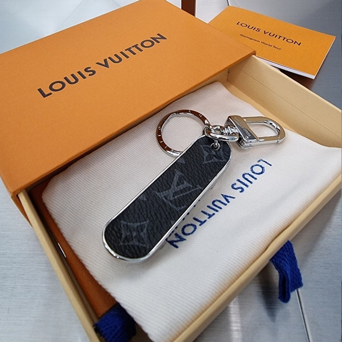 ルイヴィトンモノグラムスケートバッグチャームキーホルダーv485