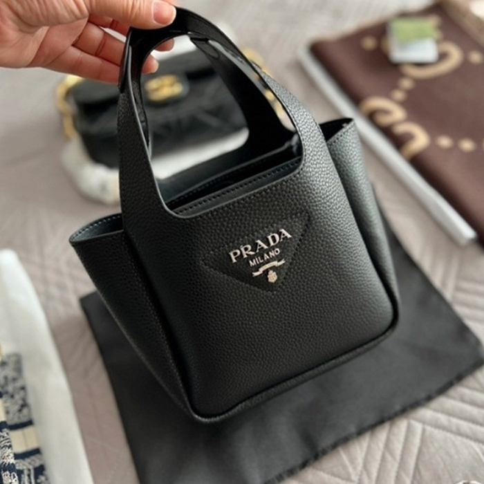 プラダレザーハンドバッグr308