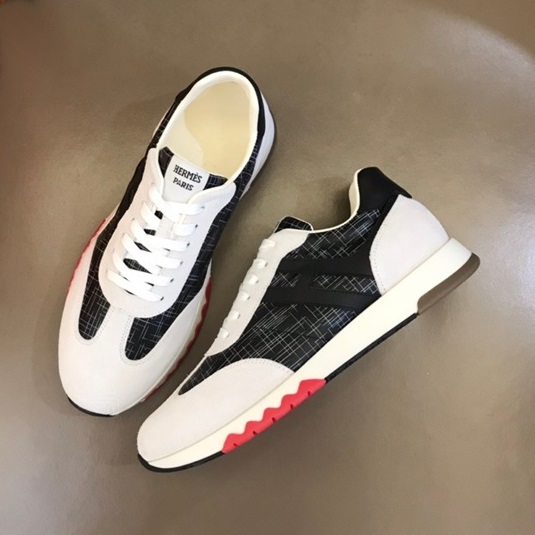 エルメスメンズブラックスニーカーe54