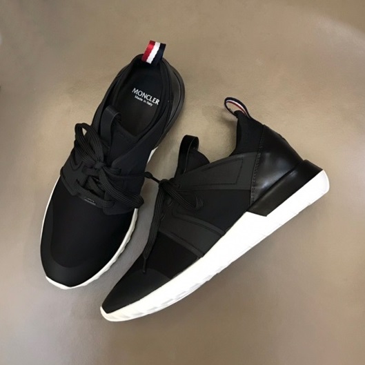 モンクレールメンズブラックスニーカーo105