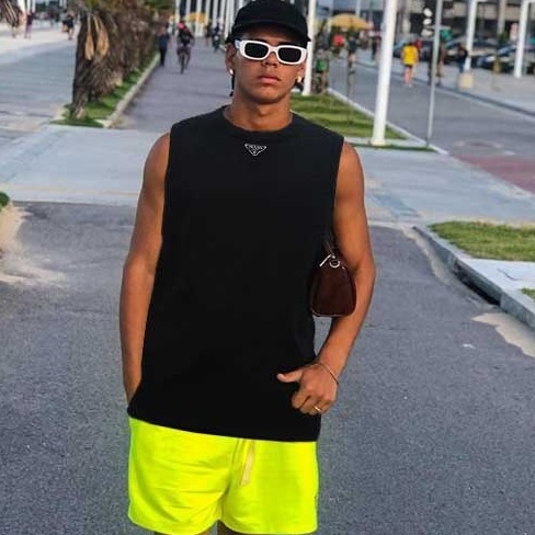 プラダメンズホワイトクルーネックタンクトップr337