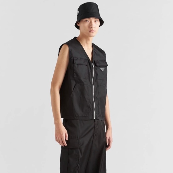 プラダメンズブラックベストr340