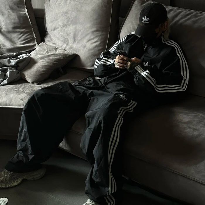 バレンシアガメンズブラックトレーニングふくa212