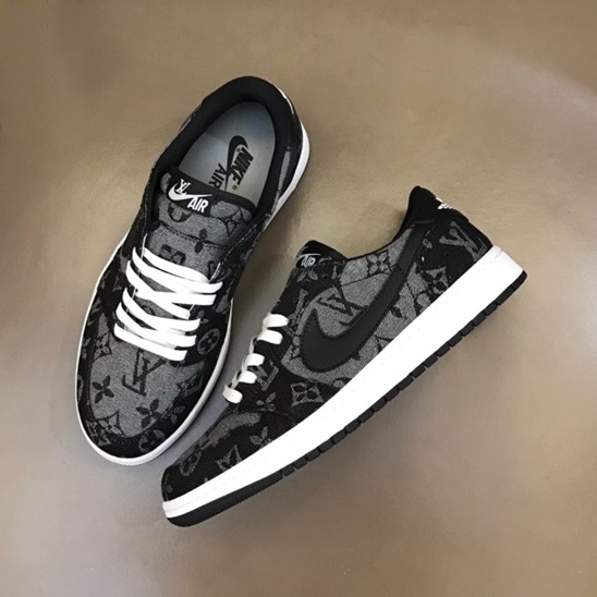 ルイヴィトンメンズブラックスニーカーv661