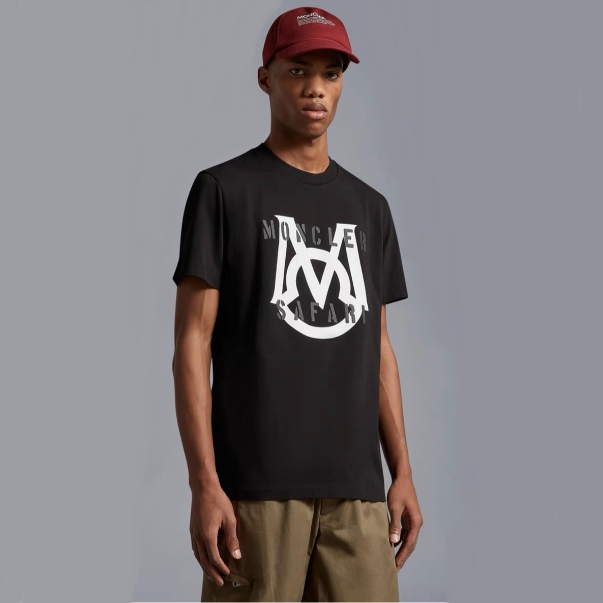 モンクレールメンズブラッククルーネック半袖Tシャツo114